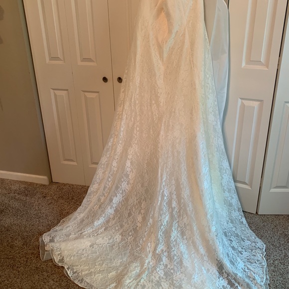 NWT Beautiful Lace Wedding Dress